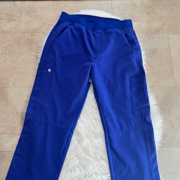 Figs Men’s Axim Cargo Scrub Pants - Picture 5 of 10